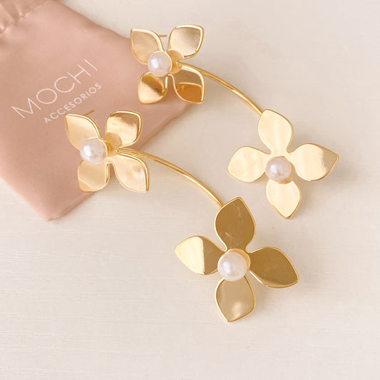 Two flowers gold